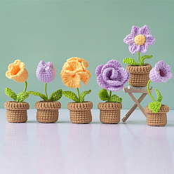 Pourpre Moyen Kit de crochet de décoration de poupée d'affichage de fleur de pot de bricolage, y compris le fil de coton, aiguille à crochet, aiguille à tricoter, marqueur de point de verrouillage, support violet, 11 cm