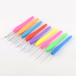 Mixed Color Aluminum Crochet Hooks with Rubber Handle Covered, Mixed Color, Pin: 2.0~6.0mm, 137x12~13x8~9mm, 9pcs/box