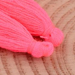 Ярко-Розовый Хлопковая нить кисточкой украшения кулон, ярко-розовый, 25~31x5 мм , около 39~47 шт / мешок