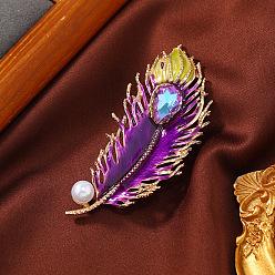 Violet Bleu Épingles en émail de plumes de paon de style ethnique, Broche en strass en alliage d'or clair avec perle d'imitation pour manteaux de pulls pour femmes, bleu violet, 74x32mm