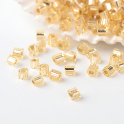 Mocassin Grade une perles de rocaille en verre, hexagone (deux coupes), couleurs transparentes, mocassin, 2~3x1.5~2mm, Trou: 0.5mm, environ 37500 pcs / livre