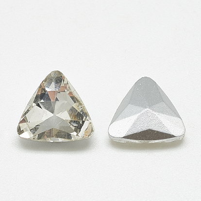 Señaló hacia cabujones de diamantes de imitación de cristal, facetados, triángulo