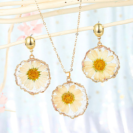 Daisy and Sunflower Pendant Necklace with Resin Floral Design for Women