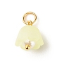Charmes acrylique transparent, avec des perles d'imitation en plastique ABS et des apprêts en laiton doré, fleur