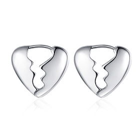 Boucles d'oreilles creuses en forme de coeur pour femmes, bijoux de clous d'oreilles chics