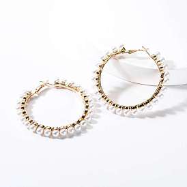 Boucles d'oreilles cercle de perles exagérées pour femmes - à la mode, bijoux polyvalents et inspirés du style urbain