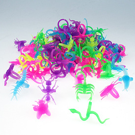 Jouets de modèle d'anneau d'insecte en plastique artificiel lumineux, brillent dans le noir, pour la décoration d'accessoires de farce d'halloween