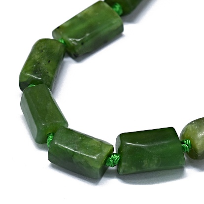 Granos naturales del jade hebras, pepitas