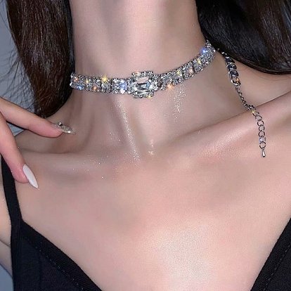 Fashionable Choker Necklace with Sparkling Rhinestones - Simple and Versatile