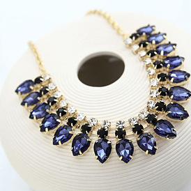 Sparkling Geometric Necklace with Creative Diamond Inlay - Unique Alloy Accessory for Fall/Winter Fashion