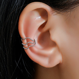 Minimalist Metal Wave Clip Earrings with C-shaped Twisted Bone for Chic and Sophisticated Look