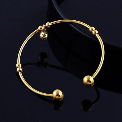 Beau design réel 18 k bracelet en laiton plaqué or charme couple manchette, avec charme de petite cloche, 60mm