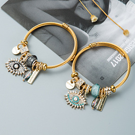 Fashionable Devil's Eye Crystal Pendant Gold-plated Bracelet - Stylish and Trendy.