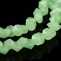Vert Clair Forme de diamant rangées de perles de jade imitation de verre, vert clair, 4x4mm, Trou: 0.5mm, Environ 150 pcs/chapelet, 12.9 pouce