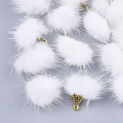 Blanc Décorations pendantes de pompon en fausse fourrure de vison, avec les accessoires en alliage, Or antique, blanc, 20~30x28~30mm, Trou: 1.8mm
