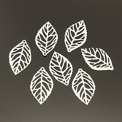 Argent Pendentifs feuilles de fer, embellissements en métal gravé, couleur argent plaqué, 23.5x14x0.4mm, Trou: 1mm