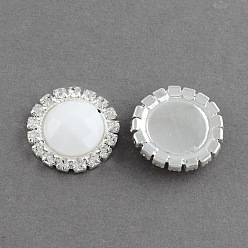 Blanc Cabochons strass acryliques à demi facettés, avec des strass note un cristal et les supports cabochon en laiton, de couleur métal argent, blanc, 18x5.5mm