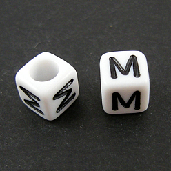 Letter M Lettre acrylique européenne perles, trou horizontal, cube, letter.m, 10x10x10mm, Trou: 3.5~4mm, environ598 pcs / 500 g