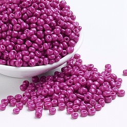 Magenta Cuisson de peinture perles de rocaille en verre, magenta, 6/0, 4~5x3~4mm, Trou: 1~2mm, environ500 pcs / 50 g, 50 g / sac, 18sacs/2livres