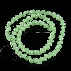 Vert Clair Forme de diamant rangées de perles de jade imitation de verre, vert clair, 4x4mm, Trou: 0.5mm, Environ 150 pcs/chapelet, 12.9 pouce