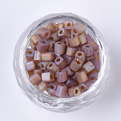 Brun Rosé  6/0 transparentes perles de rocaille en verre, couleurs ab givrées, trou carré, cube, brun rosé, 6/0, 3~5x3~4x3~4mm, trou: 1.2~1.4 mm, environ 4500 PCs / sachet 