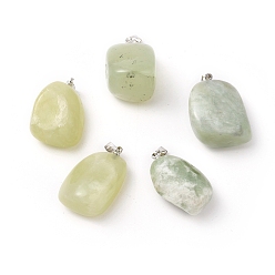 Jade Nouveau Nouveaux pendentifs en jade naturel, avec les accessoires en laiton de tonalité de platine, nuggets, 23~30x13~22x12~20mm, Trou: 5x3mm