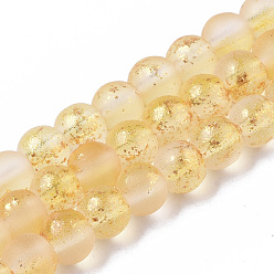 Or Brins de perles de verre peintes à la bombe givrée, avec une feuille d'or, ronde, or, 4~5mm, Trou: 0.9~1.2mm, Environ 95~103 pcs/chapelet, 13.78 pouces ~ 14.88 pouces (35~37.8 cm)