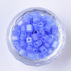 Bleu Royal 6/0 transparentes perles de rocaille en verre, couleurs ab givrées, trou carré, cube, bleu royal, 6/0, 3~5x3~4x3~4mm, trou: 1.2~1.4 mm, environ 4500 PCs / sachet 