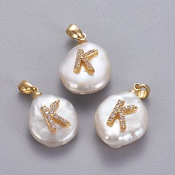Letter K Pendentifs de perles d'eau douce de culture naturelle, avec accessoires zircon cubique micro pave en laiton, pépites avec lettre, plaqué longue durée, or, clair, letter.k, 17~27x12~16x6~12mm, Trou: 4x2.5mm