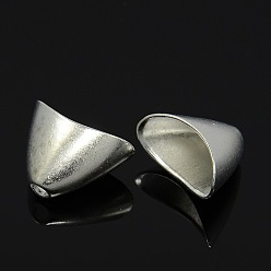 Argent Triangle en alliage de style tibétain cônes de perles apétales, pendentif pompon, sans cadmium et sans plomb, argenterie, 14x20x12mm, Trou: 2mm