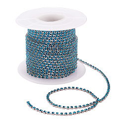 Zircon Bleu Chaînes de strass en laiton , avec bobine, chaîne de tasse de rhinestone, Environ 2880 pcs strass / paquet, Grade a, couleur argent plaqué, zircon bleu, 2 mm, environ 10 mètres / rouleau