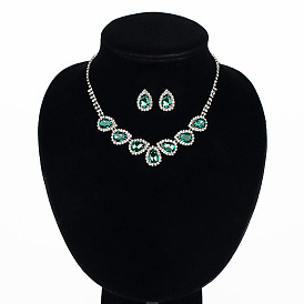 Ensemble collier et boucles d'oreilles en cristal étincelant pour femmes - bijoux en alliage élégants avec des accents de diamants (n