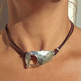 Collares con colgante de lágrima de aleación estilo boho con cierre de cordón de imitación de cuero., coco marrón
