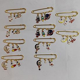 10 piezas 5 estilo astronauta y estrella y luna aleación esmalte encantos pin de seguridad broches, Pines de solapa dorados de acero inoxidable para extensores de pantalones de cintura