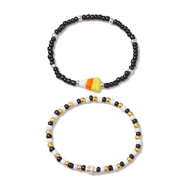 2pcs 2 styles ensembles de bracelets extensibles en perles de verre pour Halloween, Bracelets en acrylique et magnésite synthétique, bonbons au maïs et crâne, pour femmes et hommes