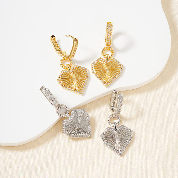 Элегантные латунные серьги-кольца в форме сердца с прозрачным кубическим цирконием