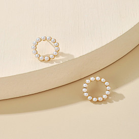 Simple and Elegant Pearl Earrings - Unique Circle Studs, Personalized Fashion.