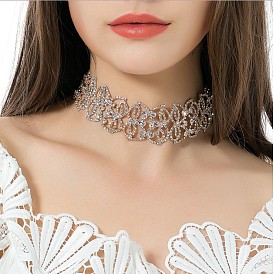 Stylish Diamond-Encrusted Choker Necklace with Claw Pattern and Hollow Design