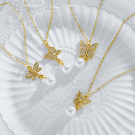 Collier pendentif chic en or blanc avec perle d'eau douce, pierres papillon et zircon pour femme