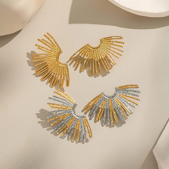 Серьги-гвоздики из нержавеющей стали в форме цветка, слева и справа