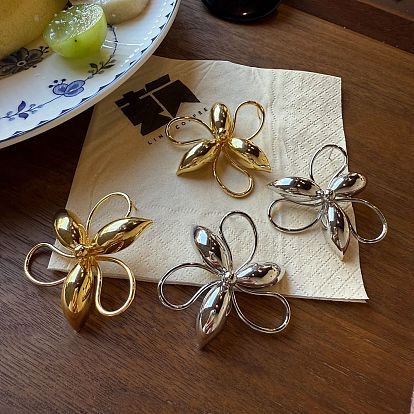 Латунные серьги-гвоздики ко Дню святого Валентина, цветок