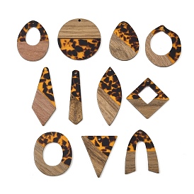 Подвески из прозрачной смолы и орехового дерева