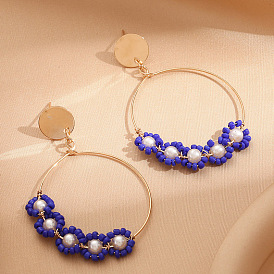 Серьги-гвоздики с цветочным сплавом, стеклянными бусинами и пластиковым жемчугом