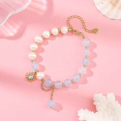 Pulseras redondas de cuarzo natural teñido y perlas de patata., con colgantes de sol de circonita cúbica transparente engastados en latón, dorado