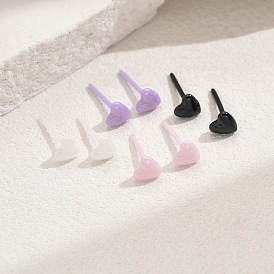 Фарфоровые серьги-гвоздики в форме сердца