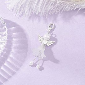 Подвеска в виде ангела из матового акрила и стеклянного жемчуга, с крыльями в виде сердца из сплава и застежками-клешнями лобстера, серебряный цвет гальваническим
