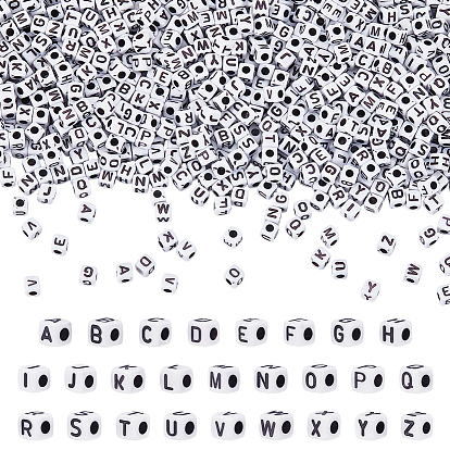1300pcs 26 styles perles acryliques opaques blanches, trou horizontal, cube avec alphabet noir