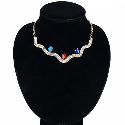 Luxury Crystal Gemstone Curved Collarbone Necklace for Fashionable Women