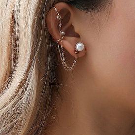 Pearl Ear Clip with Tassel Chain - Fashionable and Elegant Ear Accessory.