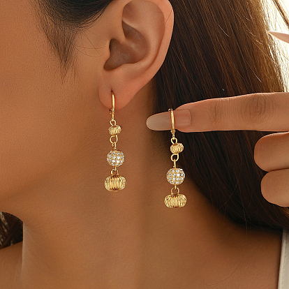 Золотые серьги-кольца с бусинами, инкрустированными бриллиантами, и фактурными бусинами для элегантных случаев